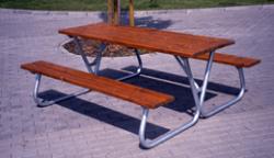 Stl s lavicami 